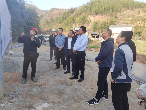 湖北省生態(tài)環(huán)境保護監察專(zhuān)員馮安龍一行赴竹山項目群指導工作1.jpg