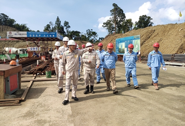 圖1?永青集團青山大樓項目基礎底板大體積混凝土澆筑順利完成.jpg