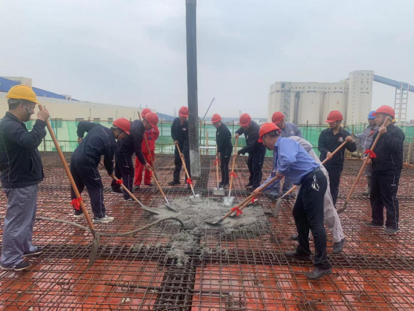 陜西延長(cháng)石油興化化工有限公司脫鹽水站減排技術(shù)項目主體結構順利封頂1_副本.png